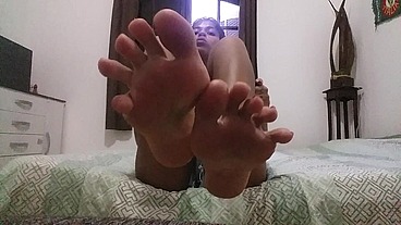 Te dominando com meus pés !