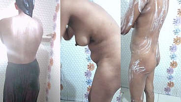 Desi Indian hot girl In Bathroom