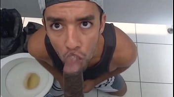 UM BELO EXEMPLAR DE PICA, PRETA, CHEIA DE VEIAS E MUITO DURA, ESSE E MUITO MAIS VOC&Ecirc_ V&Ecirc_ EM MEU CANAL, BORA??