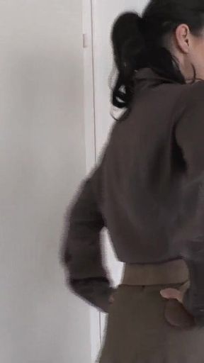 Exciting Belt Fitting with a Linen Skirt, Part 2, Lady Victoria Valente