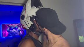 o karioca puto chamou o motoboy seu amigo amigo casado para te dar leite na boca