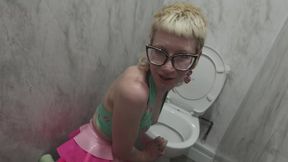 Alternative Latex Fuckdoll Explains Toilet Obsession