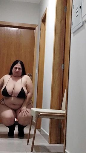 Mature BBW MILF Traveling, Fans in Slow Motion