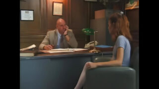 Anne Howe hace una mamada descuidada antes de una follada anal hardcore