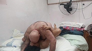 MORENA DE --- DE 29 ---ANOS--GOSTA DE COROA --