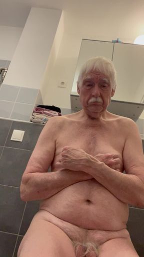 Relaxed with nipple play