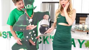 ”Teen stepsis Braylin Bailey pranked by huge dick step sibling but he got stuck”