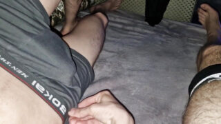 Onani, ansiktsprut, par, barbacka, pappa – hemmagjord film med ryska amatörtonåringar som blir knullade i röven