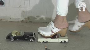 Two collector model cars for Christin