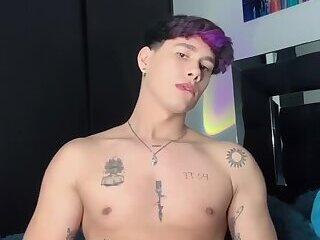 Jayhernandezh with a toy