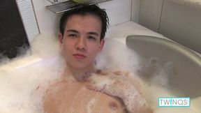 Bath Time Bliss: Xander H Gets Hands-On With His Cock!