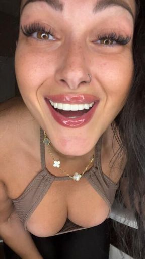 Open this if you like fat tits & hot chicks in dicks. 💃🏻🍆