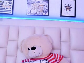 I just want to be your beloved virtual cutie, for you to masturbate each day with me