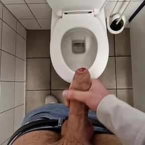 Twink jerks his dick in toilet