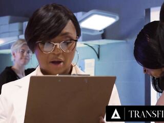 TRANSFIXED - DOLLS: Khloe Kay & Zariah Aura Get Caught Screwing By Lewd Scientist Avery Jane!