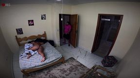 aluguei o quarto com uma camera escondida nao resisti e fodi a safada