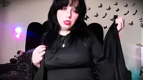 Amateur GF gives a deepthroat and rides rod in a witch-themed scene