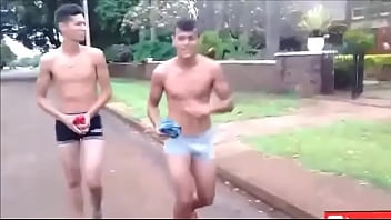 boys correndo