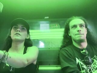 EL AMIGO DE MI NOVIO SE COBRA APUESTA CON MI CULO Y ME DEJA LLENA DE LECHE!! GRABO PARA EL CORNUDO