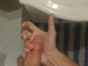 Masturbación y eyaculación frente al espejo