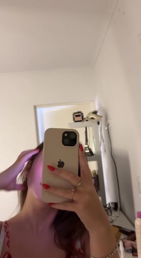 OnlyFans teen shows off her tits