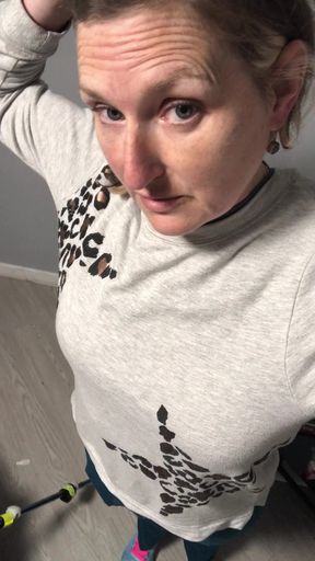 Fancy a chat whilst I fanny about after doing a massive pee in the rather aptly named Niagara Falls?