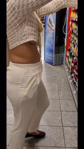 Grocery underboob