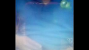 Se deja darle un beso.