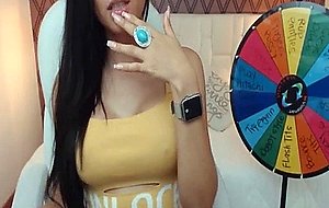Foxy Brunette Lady Play Her Roulette Live