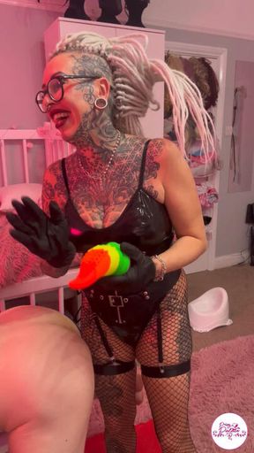 Arnie the Anaconda comes to visit (Part 1)