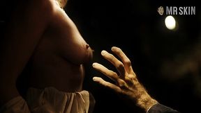 Fabulous looking Heather Graham has nice titties which are flashed in some movies