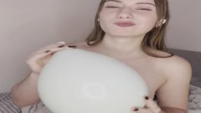 Lucy’s Balloon Fetish Tease – Naked Boobs & Gentle Play