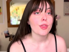 Close up MILF masturbation