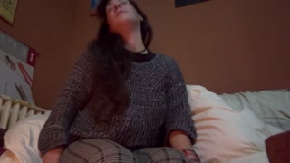 I provoke my friend in his house to fuck me while I smoke.