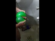Me FOLLO un GLOBO en la REGADERA Me CORRO!