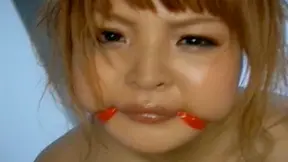 Maki presume sus enormes tetas asiáticas con orgullo