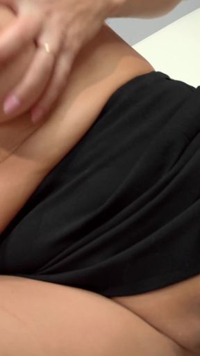 371 | Solo MILF Masturbation Squirting