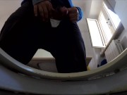 GG - Guardami pisciare da dentro il water