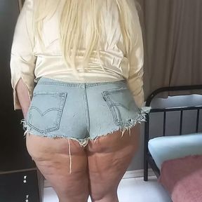 My ass in jeans shorts for you cum!