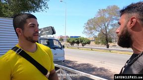 Rodrigo El Santo and Fer Froma bang each other while waiting