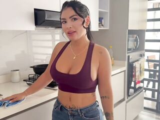 Me follo la chica del servicio mientras mi esposa no está