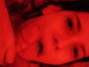 Morocha alcoholizada sale del boliche y se traga toda la leche de un desconocido