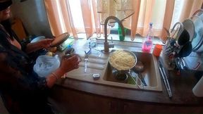 i cooked for my husband friend so he can fuck me very well