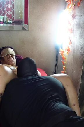 Eating her fat pussy until she came