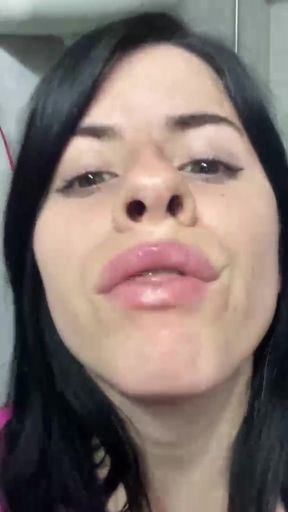 Long-tongued amateur goes wild on OnlyFans