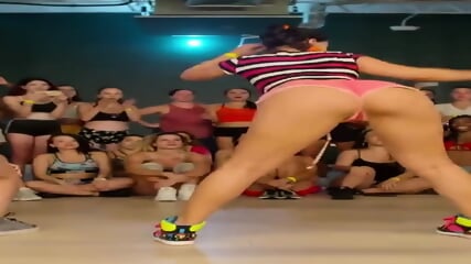 BELLA - DANCING