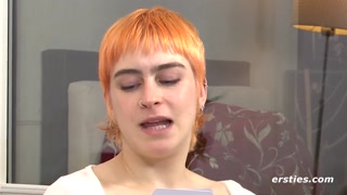 Ersties - Die freche Emi beantwortet intime Fragen und befriedigt sich selbst
