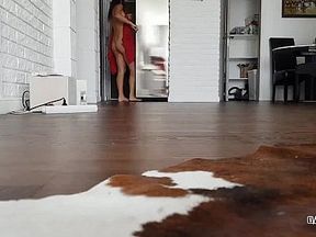 Sexy Prank with Falling Towel in Front of Delivery Dude