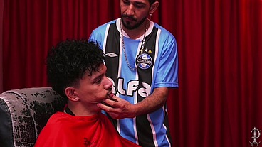 Pocket - Maloka Opens a New Barbershop in the Guetto Neighborhood and Offers Full Service! Profanus Barbearia – The Movie (Full Version for Subscribers Only)