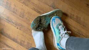 WRECKED SNEAKERS KIRA - MP4 HD